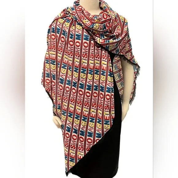 (NWT) Authentic Gucci Magnetismo scarf 55×55 inch in a modal/silk blend